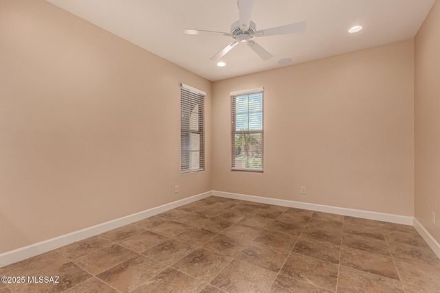 566 N Ramos Lane, Green Valley, AZ 85614