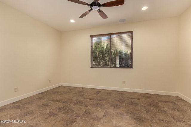 566 N Ramos Lane, Green Valley, AZ 85614