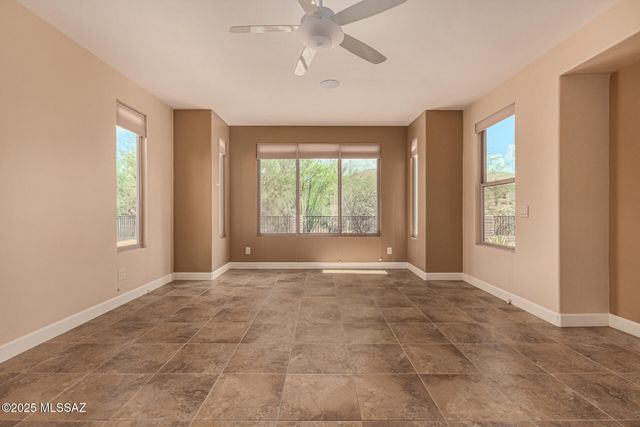 566 N Ramos Lane, Green Valley, AZ 85614