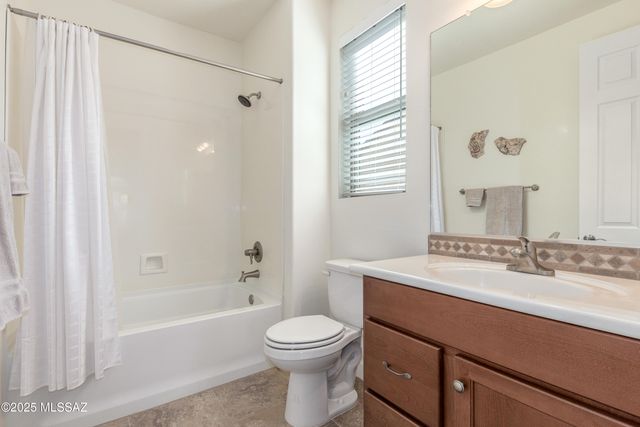 566 N Ramos Lane, Green Valley, AZ 85614