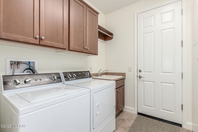 566 N Ramos Lane, Green Valley, AZ 85614