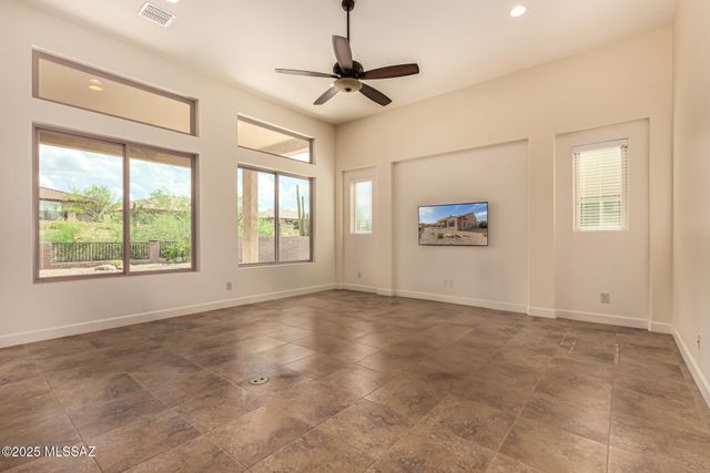 566 N Ramos Lane, Green Valley, AZ 85614