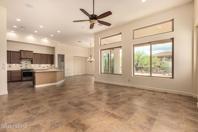 566 N Ramos Lane, Green Valley, AZ 85614