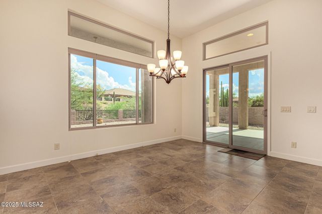 566 N Ramos Lane, Green Valley, AZ 85614