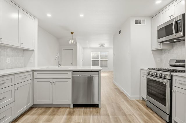 3438 McFarlin Boulevard 202, University Park, TX 75205
