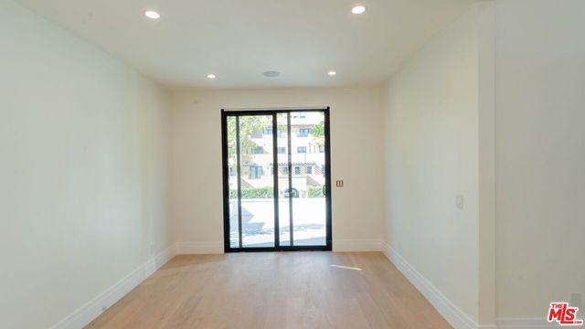 10520 Ashton Avenue, Los Angeles, CA 90024