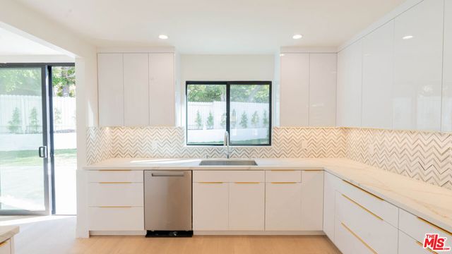 10520 Ashton Avenue, Los Angeles, CA 90024