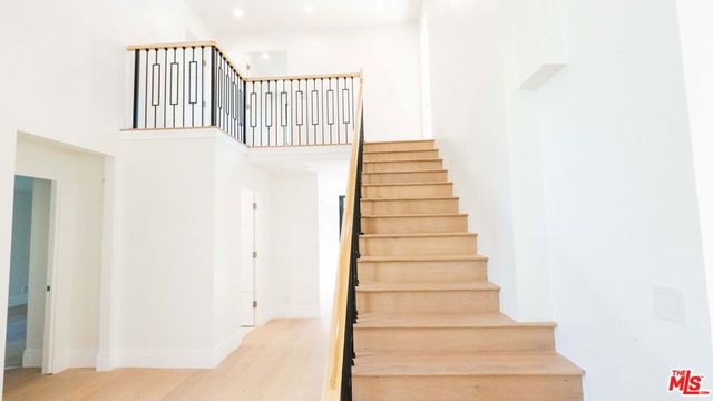 10520 Ashton Avenue, Los Angeles, CA 90024