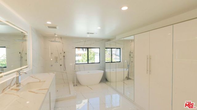 10520 Ashton Avenue, Los Angeles, CA 90024