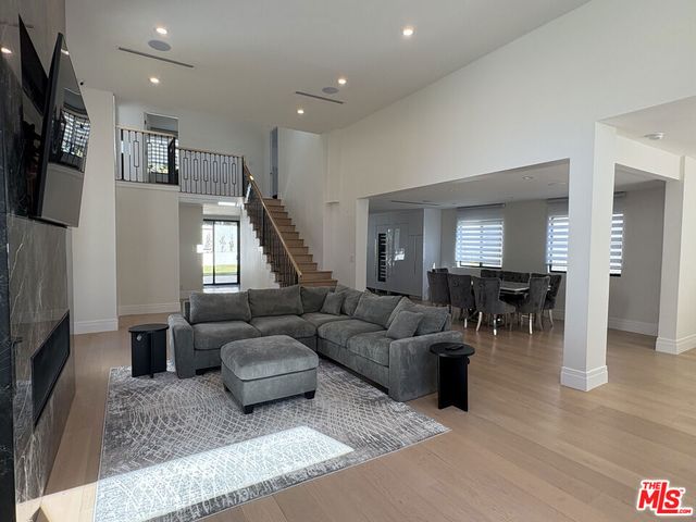 10520 Ashton Avenue, Los Angeles, CA 90024