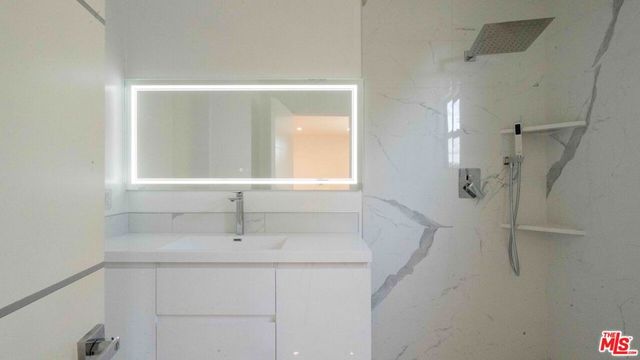 10520 Ashton Avenue, Los Angeles, CA 90024