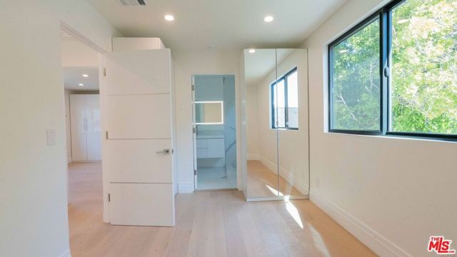 10520 Ashton Avenue, Los Angeles, CA 90024