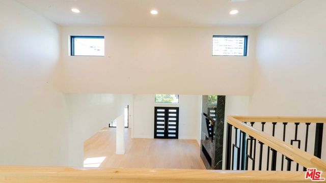 10520 Ashton Avenue, Los Angeles, CA 90024