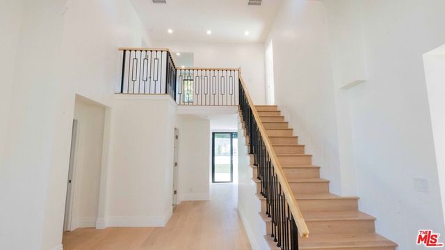 10520 Ashton Avenue, Los Angeles, CA 90024