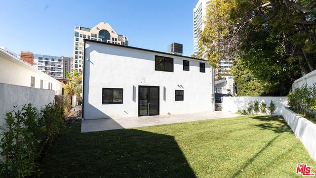 10520 Ashton Avenue, Los Angeles, CA 90024