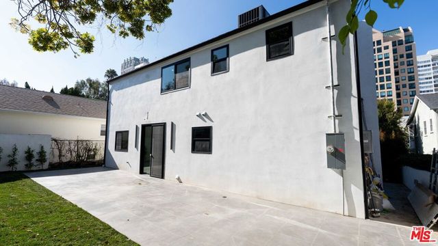 10520 Ashton Avenue, Los Angeles, CA 90024