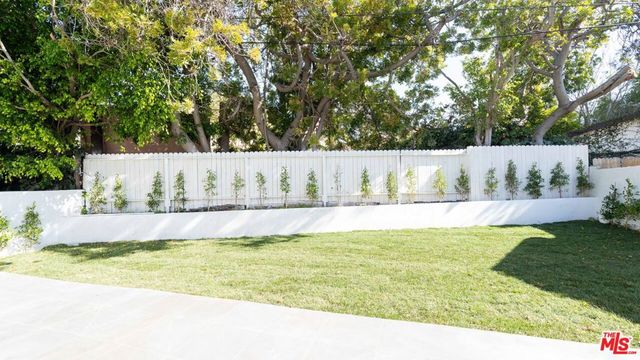 10520 Ashton Avenue, Los Angeles, CA 90024