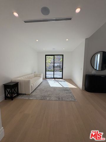 10520 Ashton Avenue, Los Angeles, CA 90024