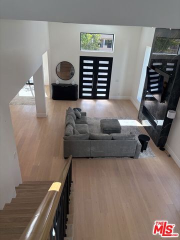 10520 Ashton Avenue, Los Angeles, CA 90024