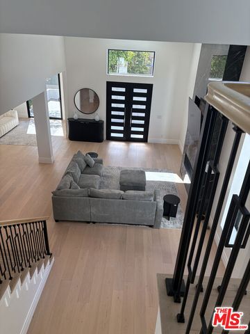 10520 Ashton Avenue, Los Angeles, CA 90024