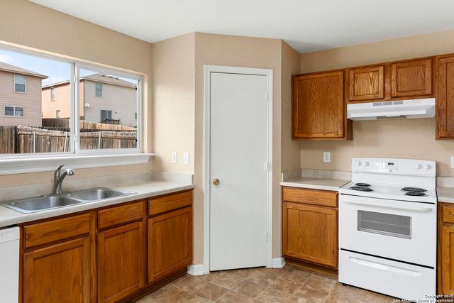 6335 fence crossing, San Antonio, TX 78244