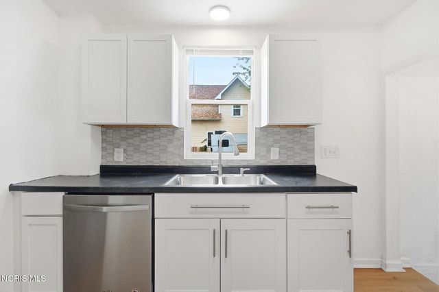 815 Woodsdale Avenue, Toledo, OH 43609