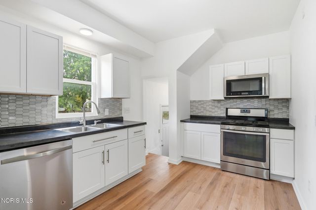 815 Woodsdale Avenue, Toledo, OH 43609
