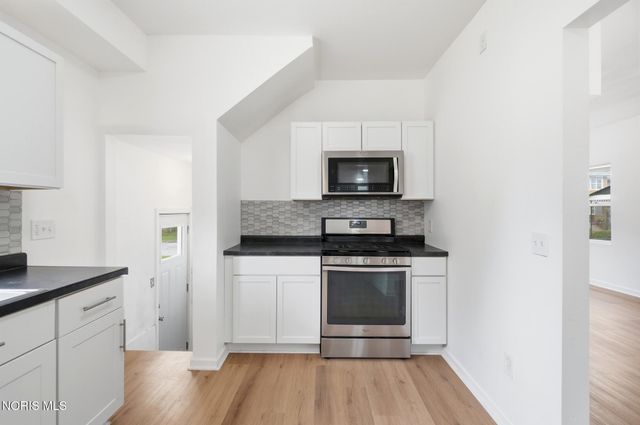 815 Woodsdale Avenue, Toledo, OH 43609