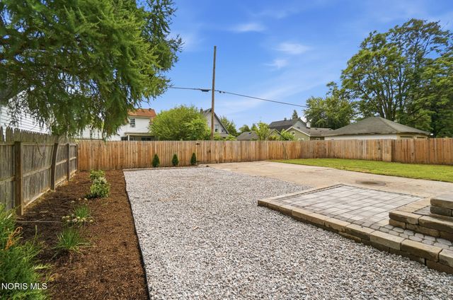 815 Woodsdale Avenue, Toledo, OH 43609