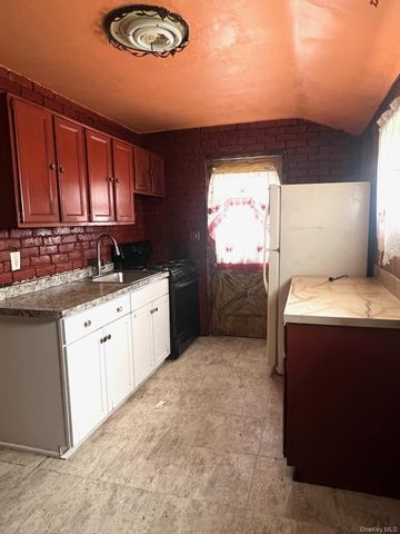 32 Cypress Street, Central Islip, NY 11722