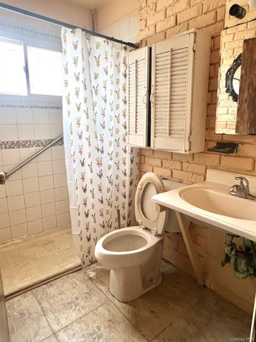 32 Cypress Street, Central Islip, NY 11722