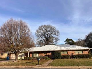 2302 Briarwood Dr., Jacksonville, TX 75766
