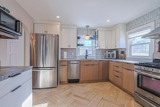 7 Mount Vernon Street, Nashua, NH 03064