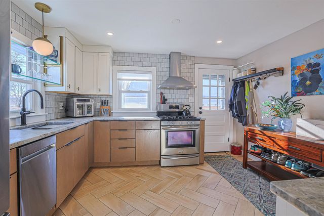 7 Mount Vernon Street, Nashua, NH 03064