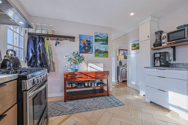 7 Mount Vernon Street, Nashua, NH 03064