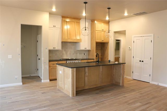 118 Mountain Laurel Way, Noble, OK 73068