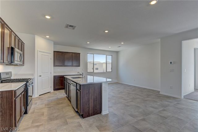 7362 Legacy Point Street, Las Vegas, NV 89113