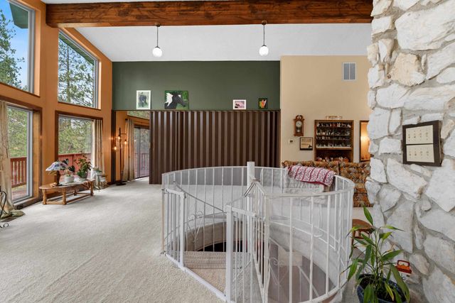 32302 N Hardesty Rd, Chattaroy, WA 99003