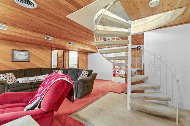 32302 N Hardesty Rd, Chattaroy, WA 99003