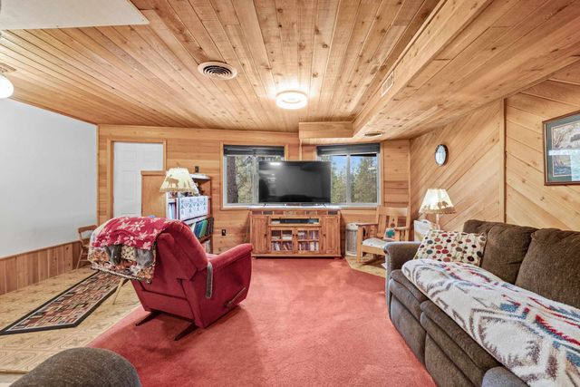 32302 N Hardesty Rd, Chattaroy, WA 99003