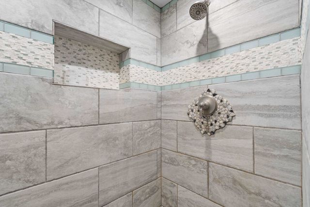 32302 N Hardesty Rd, Chattaroy, WA 99003