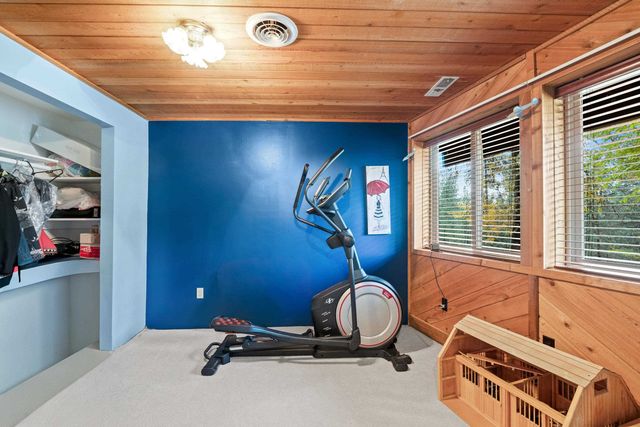 32302 N Hardesty Rd, Chattaroy, WA 99003