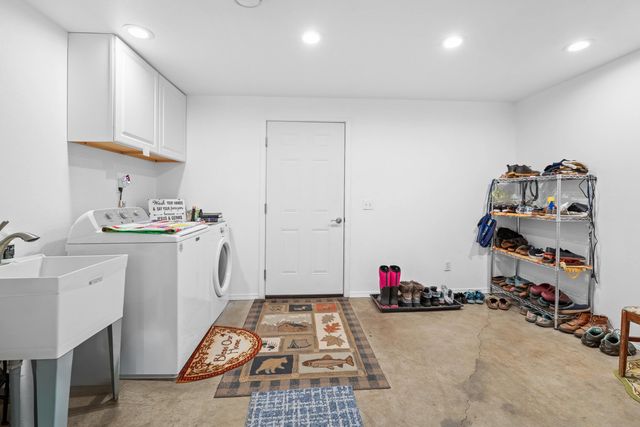 32302 N Hardesty Rd, Chattaroy, WA 99003