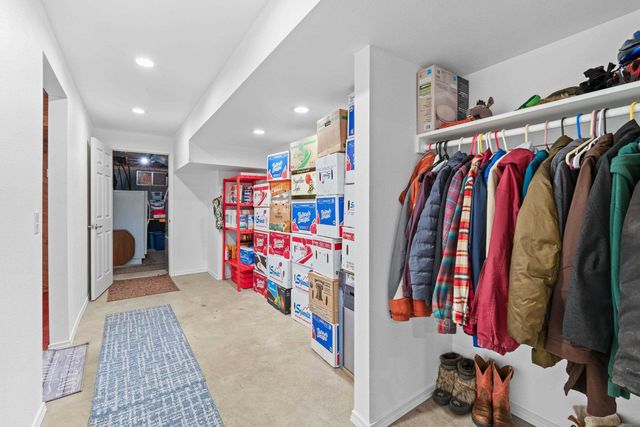 32302 N Hardesty Rd, Chattaroy, WA 99003