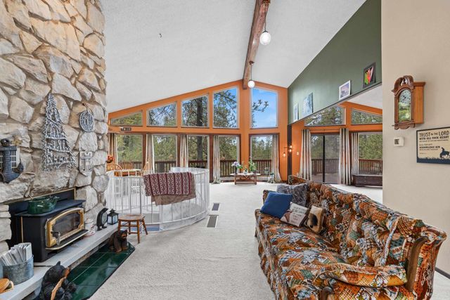 32302 N Hardesty Rd, Chattaroy, WA 99003