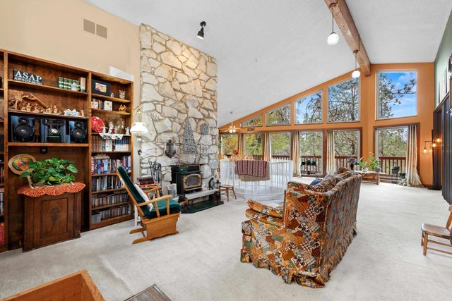 32302 N Hardesty Rd, Chattaroy, WA 99003