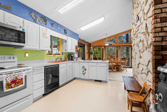 32302 N Hardesty Rd, Chattaroy, WA 99003