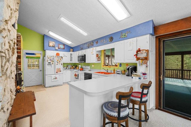 32302 N Hardesty Rd, Chattaroy, WA 99003