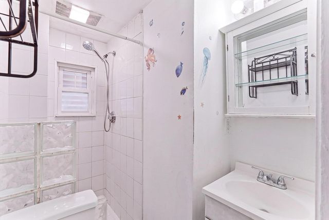 259 Chelsea St, Boston, MA 02128