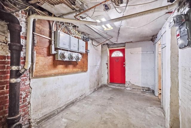 259 Chelsea St, Boston, MA 02128